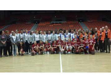Les 4 équipes féminines qui ont participé au tournoi des Demoiselles ce week-end à Bourges - Photo : FFBB Les 4 équipes féminines qui ont participé au tournoi des Demoiselles ce week-end à Bourges