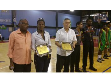 Un bel hommage a été rendu à Alain Garos lors du match entre le CFBB et une sélection de la Guadeloupe