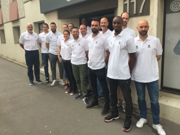 La 7e promotion du DEPB devant le siège de la FFBB à Paris - Photo FFBB