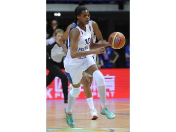 Valériane Ayayi avec l'Équipe de France l'été dernier lors de l'Euro - Bellenger/IS/FFBB