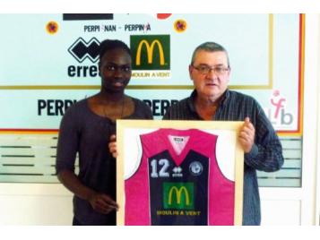 Camille Morales, ici en compagnie de Laina Badiane, joueuse du Perpignan Basket
