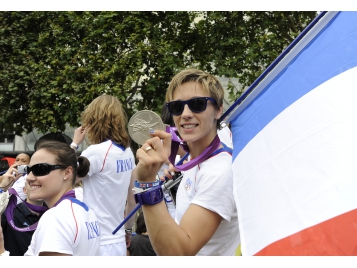 Céline Dumerc lors de la parade des médaillés à Paris en août 2012 - Bellenger/IS/FFBB