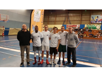 L'équipe de TIMAL, vainqueur de la Nuit du Basket Universitaire UPPA