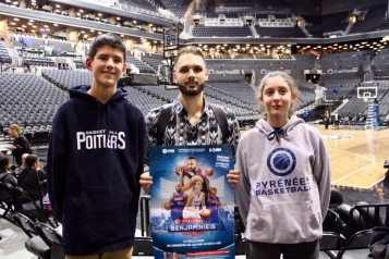 Les gagnants du Challenge Benjamin(e)s avec Evan Fournier