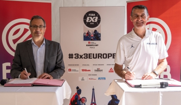  David Lazarus, Maire de Chambly, co-président du groupe sport de l'AMF et Jean-Pierre Siutat, président de la FFBB