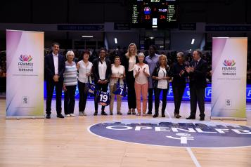 Lors de la remise des prix par Thierry Braillard à l'Open LFB 2016